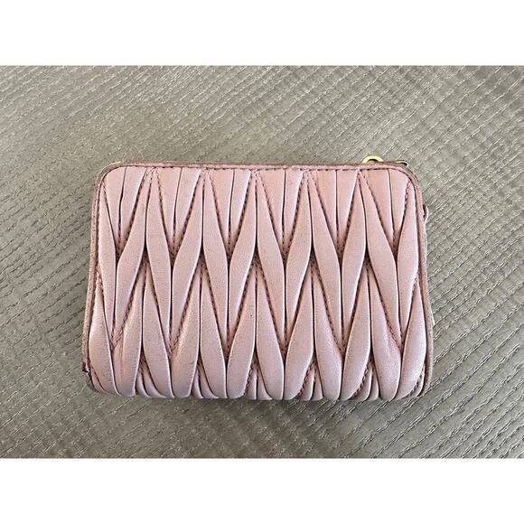Authentic Miu Miu Matelasse - Pink Blush Leather Trifold Wallet - Picture 2 of 13